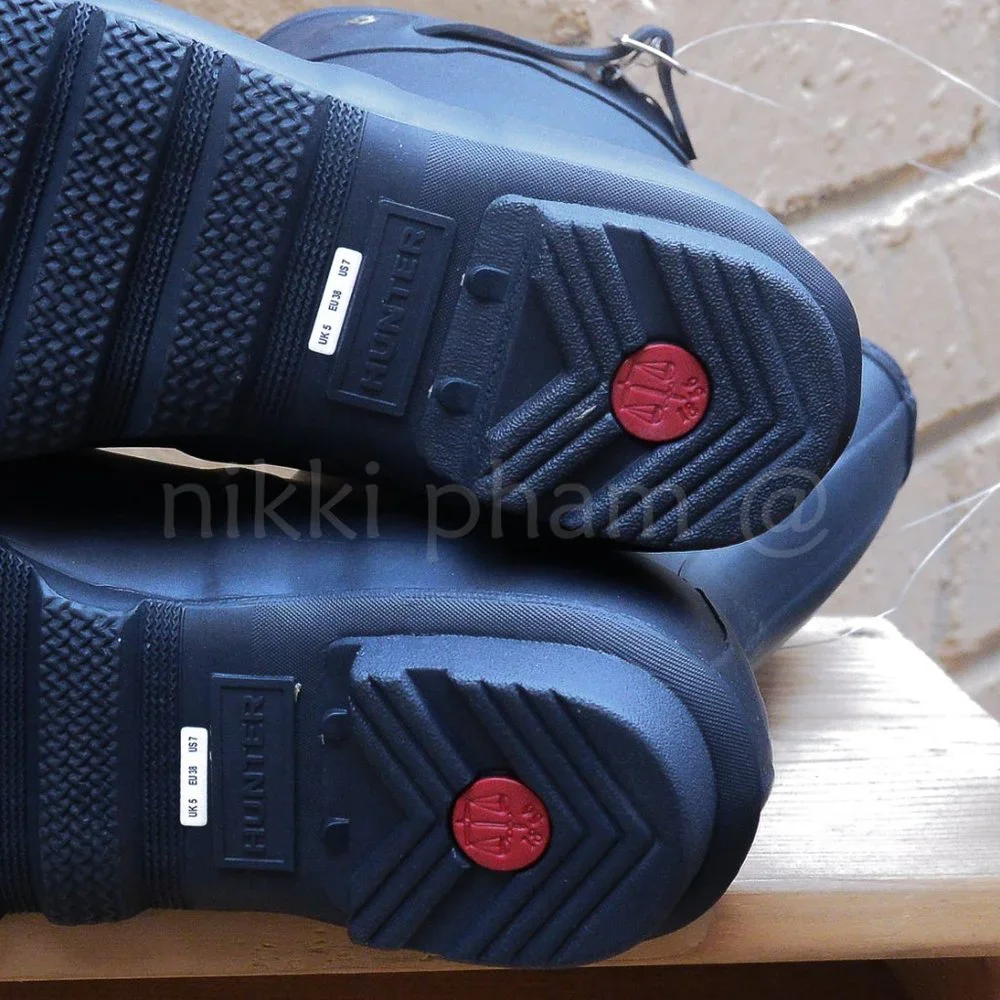 Hunter  Women's Original Short Rain Boots in NAVY color . - Picture 4 of 10